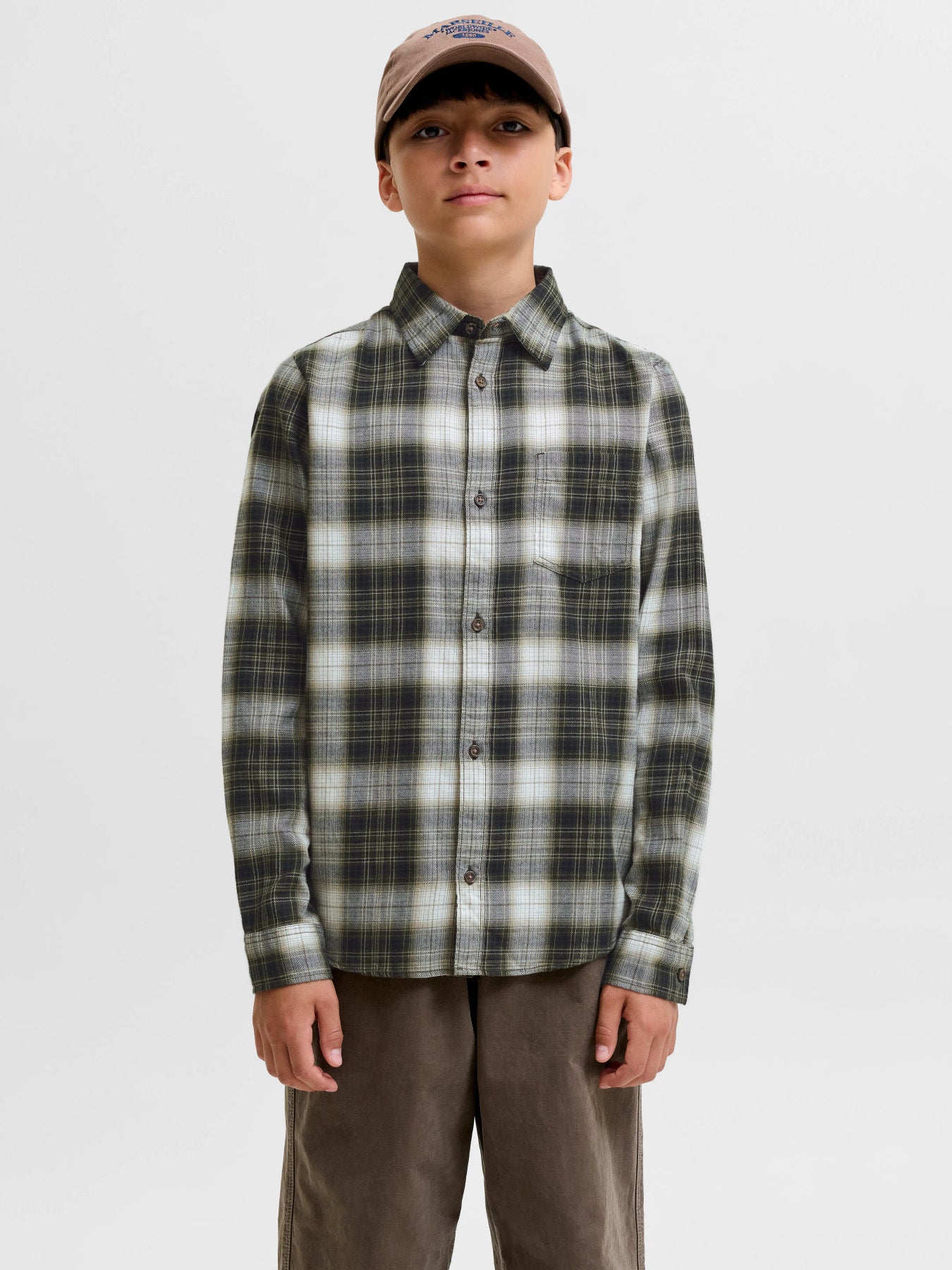 Jack & Jones Junior James grönrutig flanellskjorta för pojke i färgen Rosin.