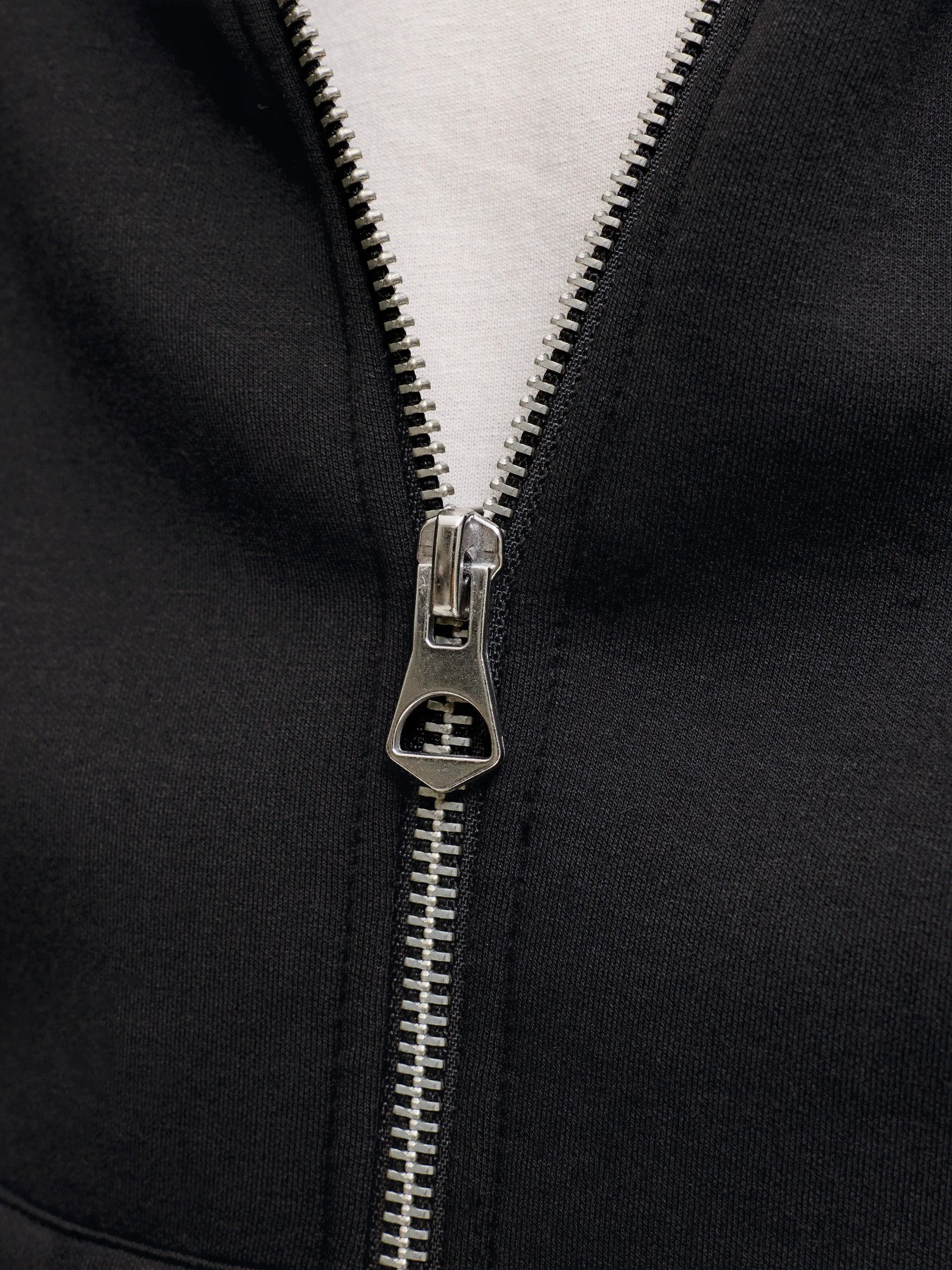 Jack & Jones Junior svart hoodie med dragkedja för ungdom kille.