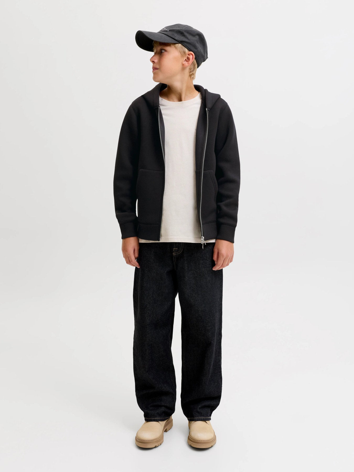 Jack & Jones Junior svart hoodie med dragkedja för ungdom kille.