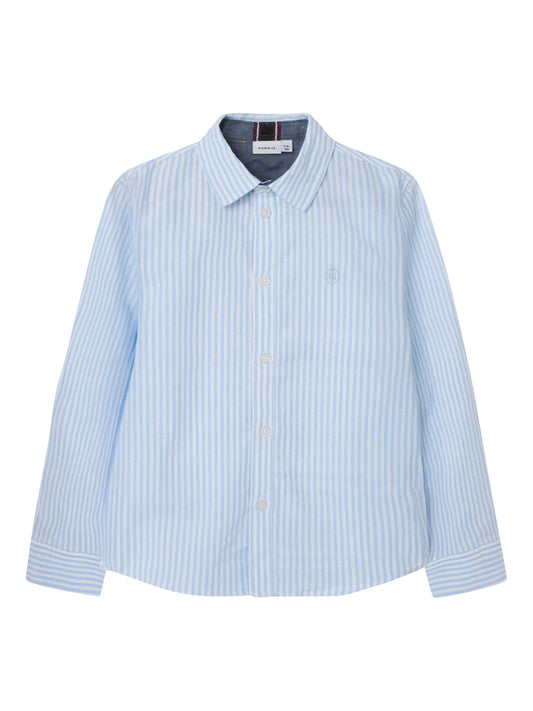 Ljus blå randig klassisk skjorta till pojke. Snygg fin skjorta till kille barn och ungdom. Ekologiska barnkläder från Name it.
NKMNEWSA LS SHIRT NOOS
13169166