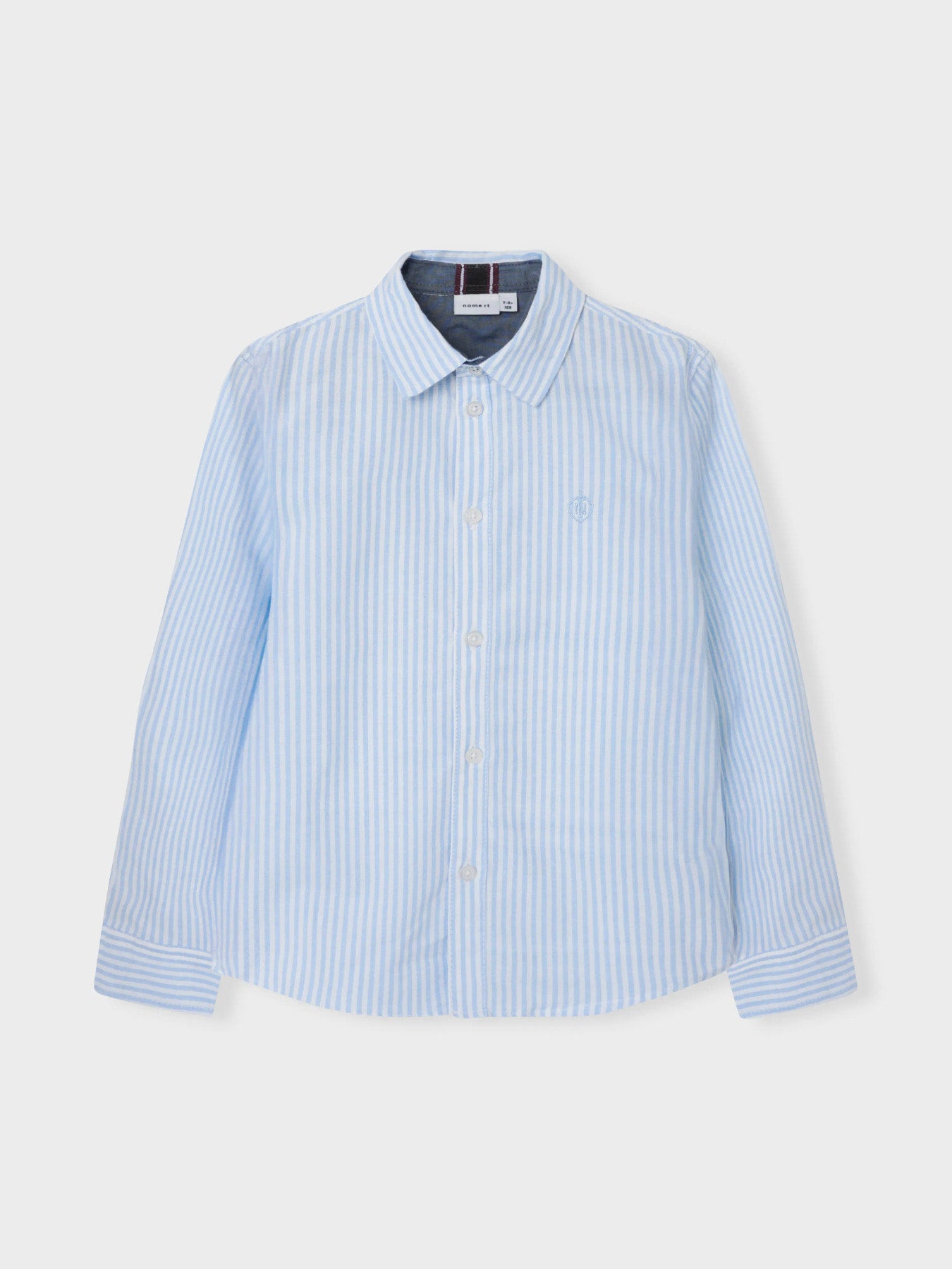 Ljus blå randig klassisk skjorta till pojke. Snygg fin skjorta till kille barn och ungdom. Ekologiska barnkläder från Name it.
NKMNEWSA LS SHIRT NOOS
13169166