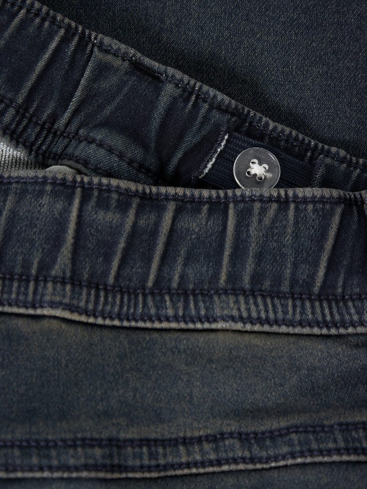 Name It mörkblå slim sweatjeans för pojke med reglerbar resår i midjan och mjuk stretchig denimkvalitet