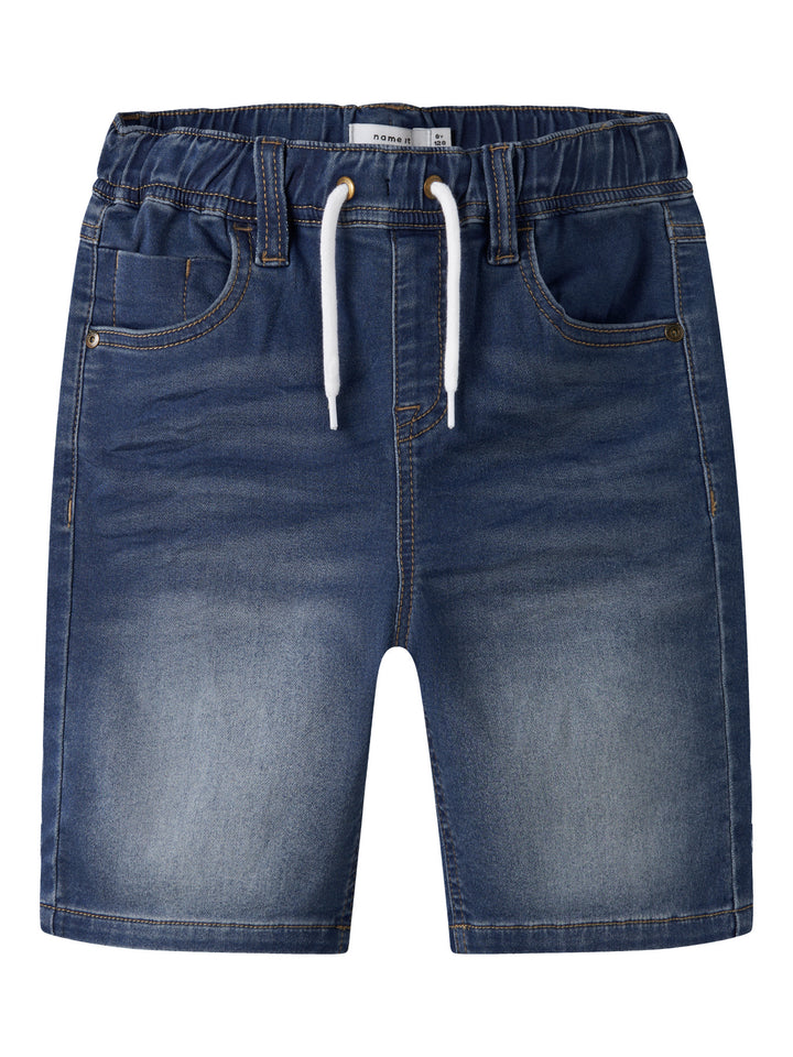 Blå mjuk långa jeans shorts till pojke. Jeansshorts mjukis sweat modell med snören till pojkar, killar från Name it.
NKMRYAN JOGGER DNM L SHORTS 6300-TH NOOS
13197241
