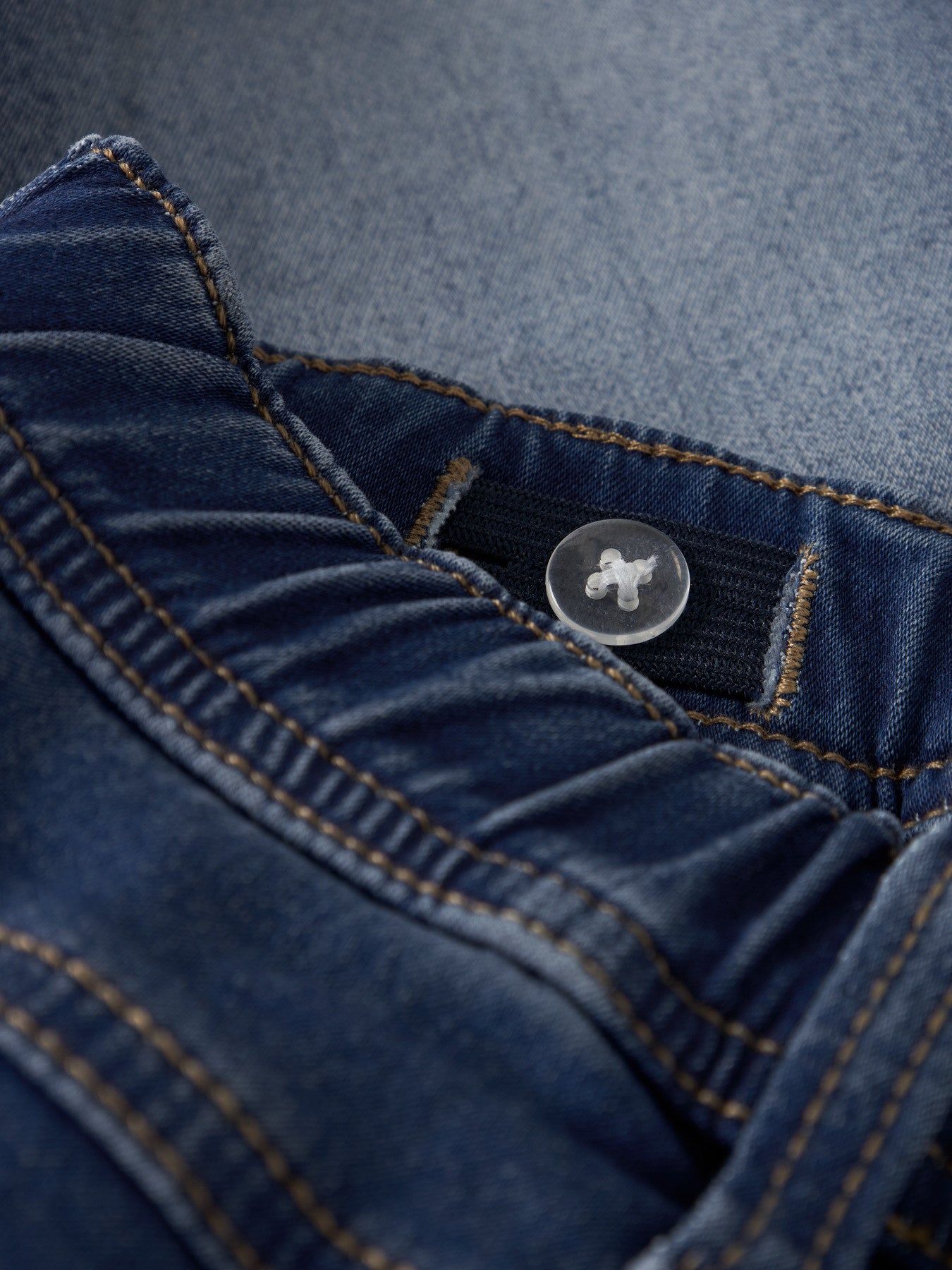Blå mjuk långa jeans shorts till pojke. Jeansshorts mjukis sweat modell med snören till pojkar, killar från Name it.
NKMRYAN JOGGER DNM L SHORTS 6300-TH NOOS
13197241