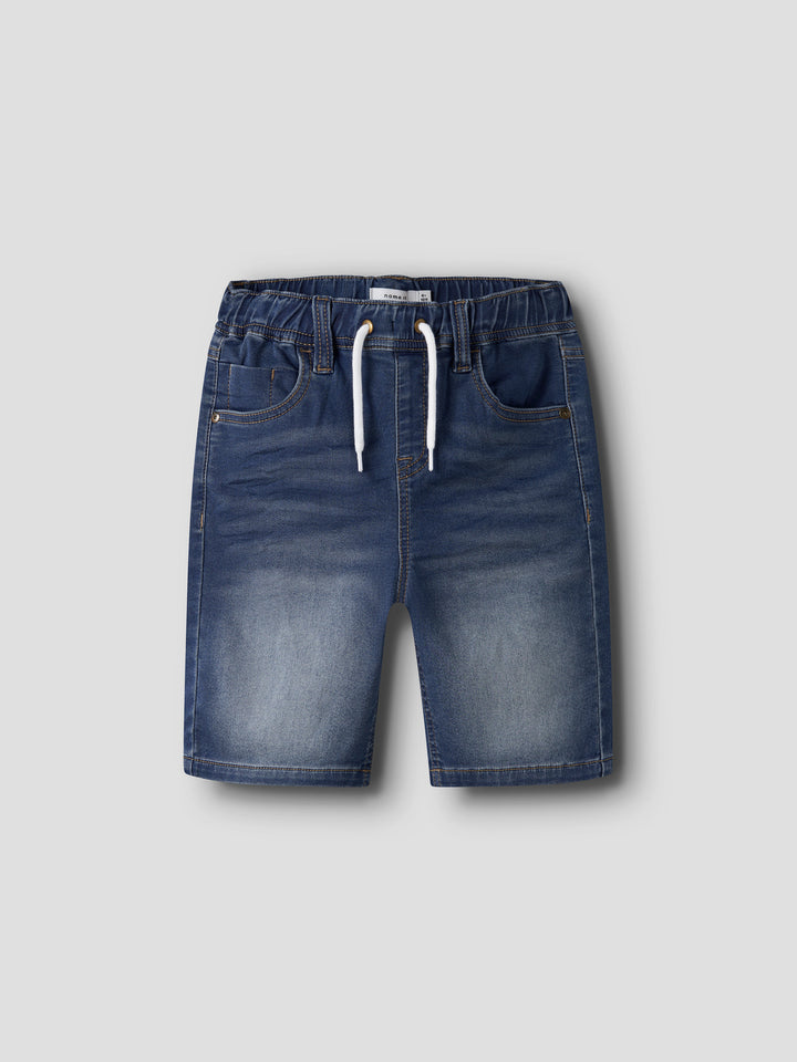 Blå mjuk långa jeans shorts till pojke. Jeansshorts mjukis sweat modell med snören till pojkar, killar från Name it.
NKMRYAN JOGGER DNM L SHORTS 6300-TH NOOS
13197241
