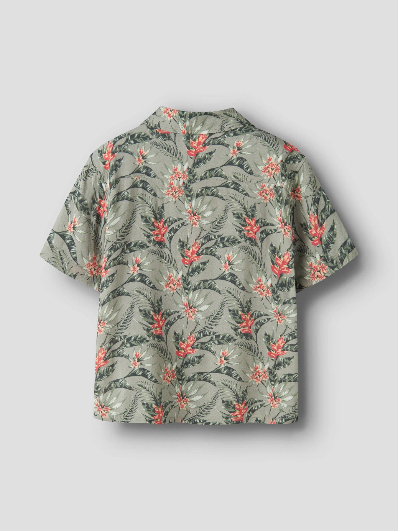 Grön blommig kortärmad skjorta till pojke. Skön sommar skjorta till barn och ungdom kille från Name it.
NKMFERANE SS SHIRT BOX
13214159