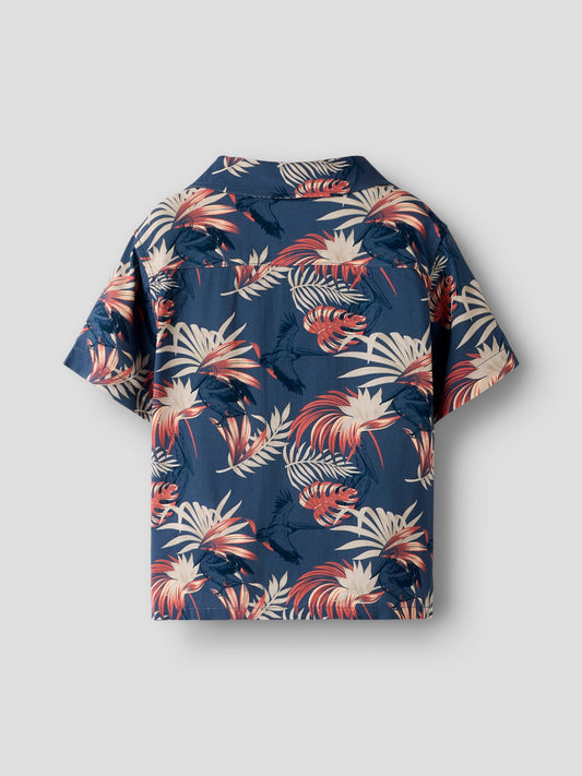 Blå och röd hawaii mönstrad kortärmad skjorta till pojke. Sommar hawaiiskjorta från Name it.
NMMFERANE SS SHIRT BOX
13214167