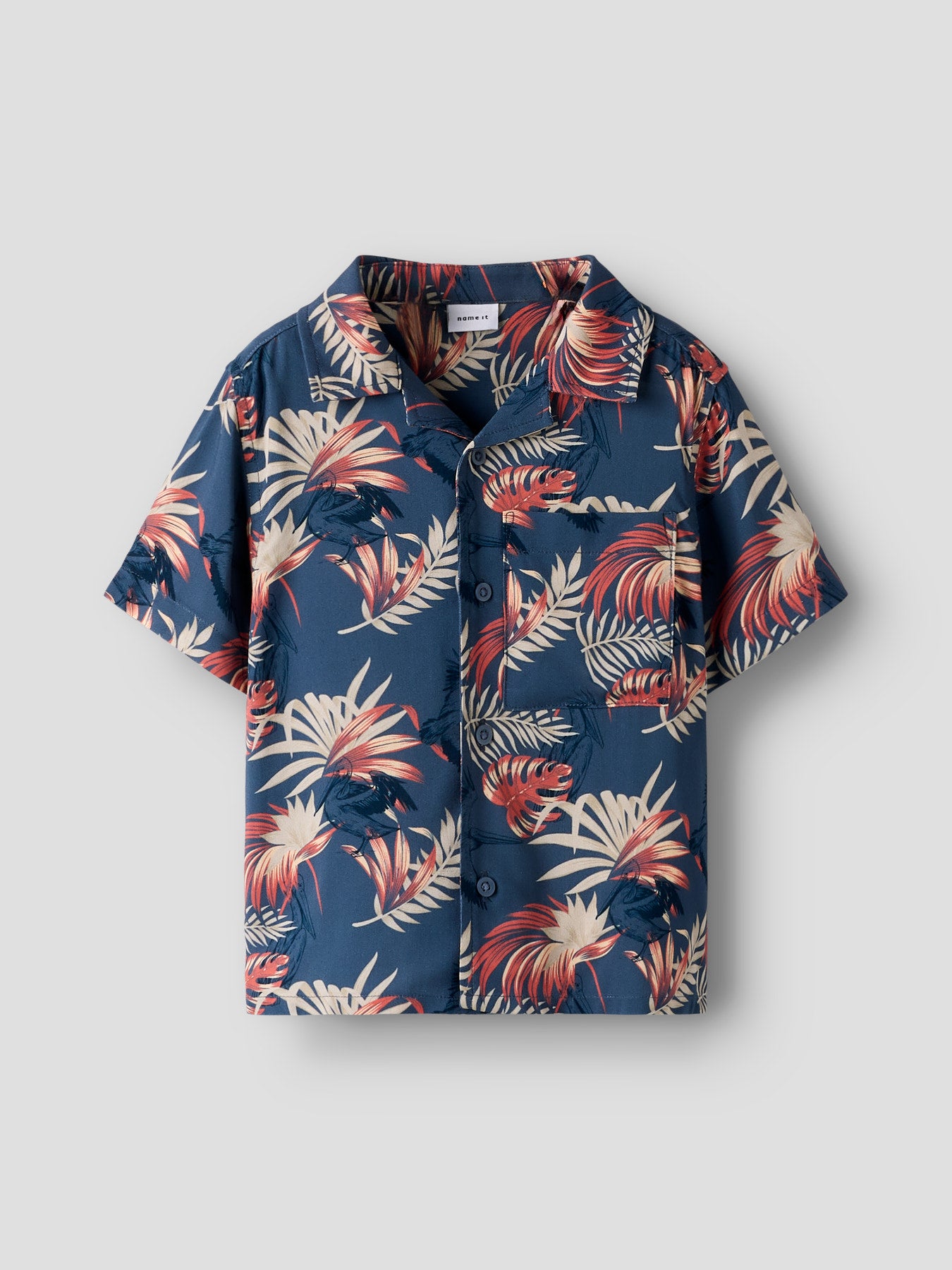 Blå och röd hawaii mönstrad kortärmad skjorta till pojke. Sommar hawaiiskjorta från Name it.
NMMFERANE SS SHIRT BOX
13214167