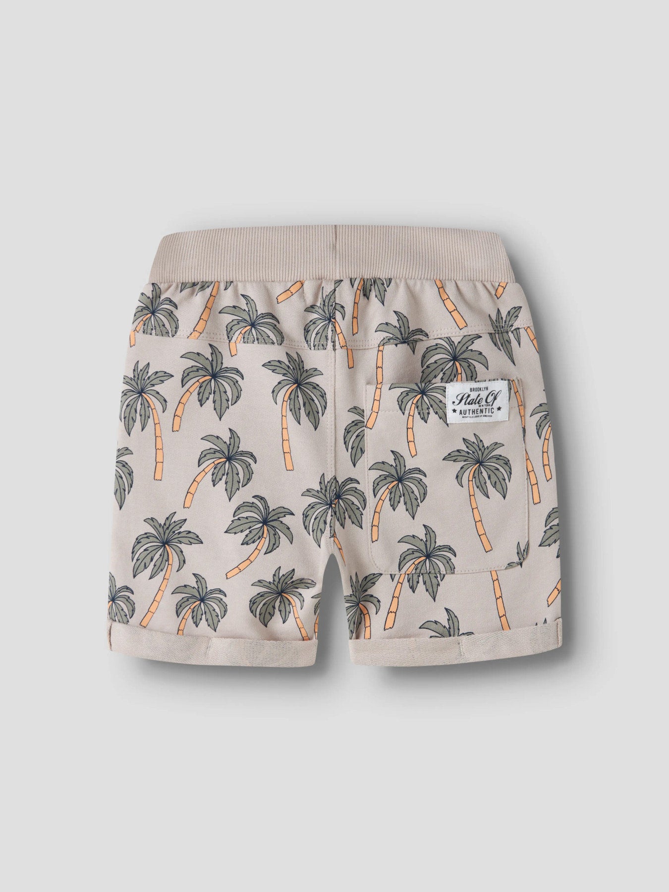 Beige mönstrad short med palmer till pojke. Sommar short till liten kille från Name it.
NMMVERMO AOP LONG SWE SHORTS UNB F NOOS
13215007