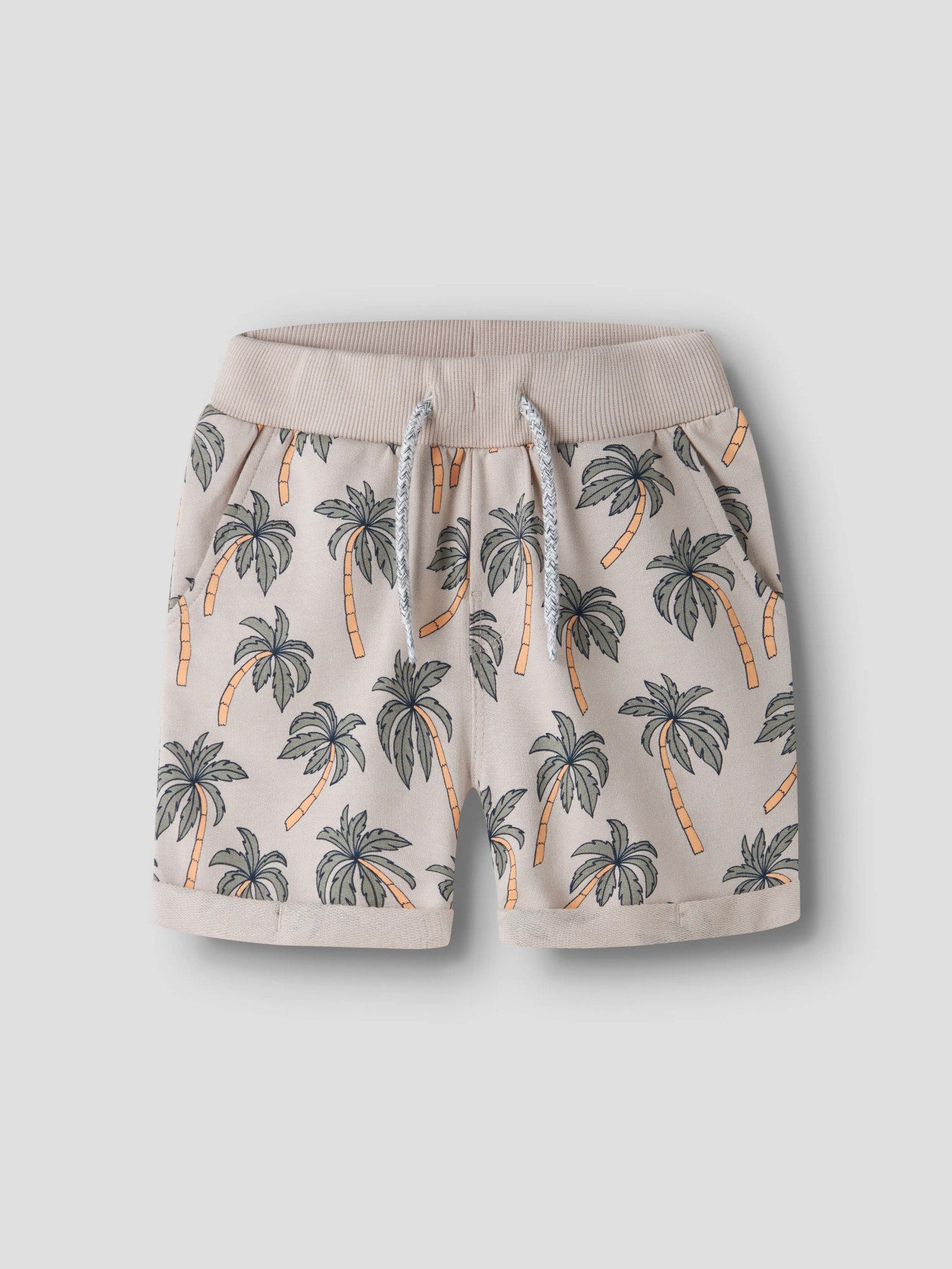 Beige mönstrad short med palmer till pojke. Sommar short till liten kille från Name it.
NMMVERMO AOP LONG SWE SHORTS UNB F NOOS
13215007