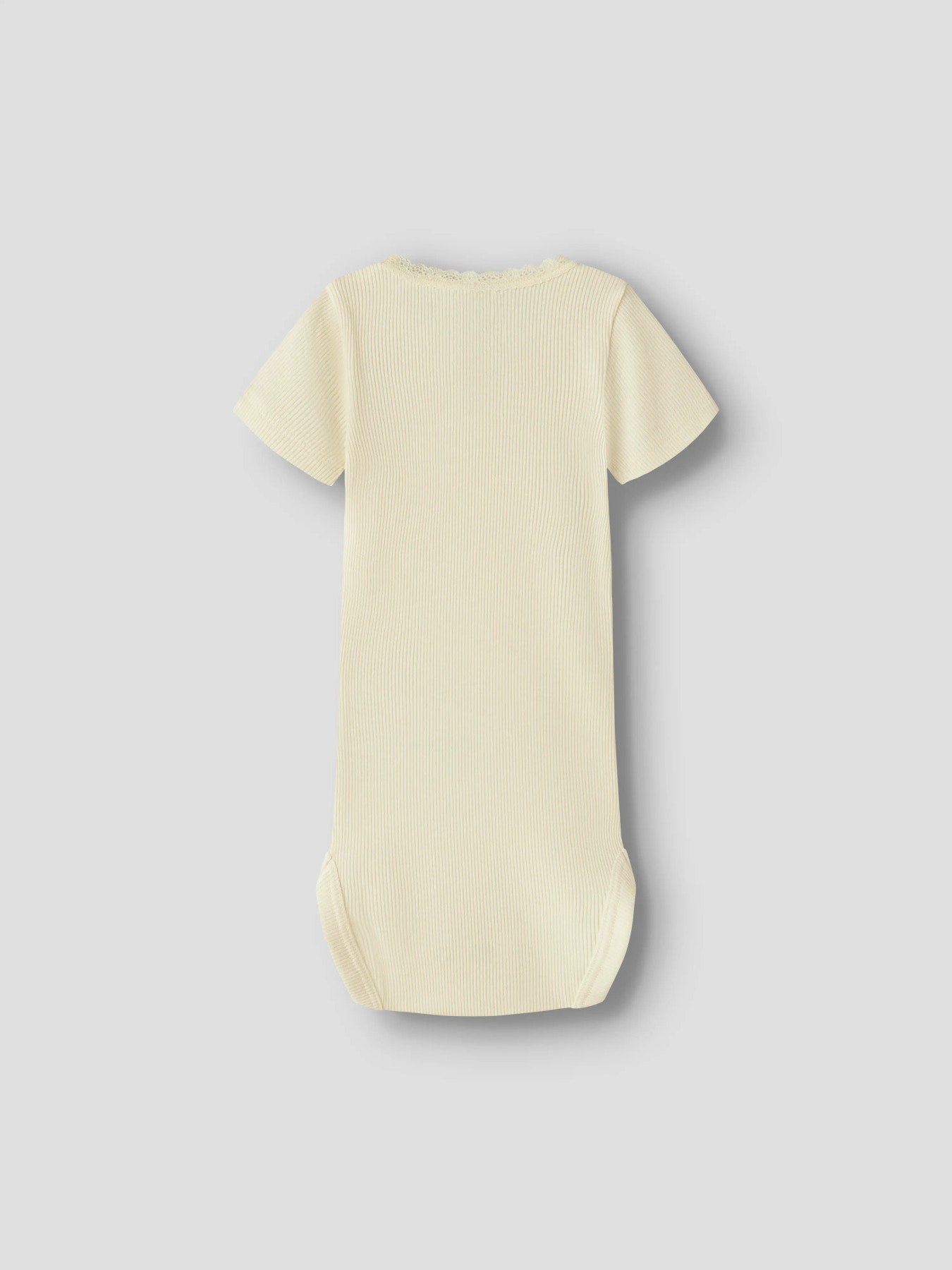 Ljus gul kortärmad body till bebis flicka. Baby body i ekologisk bomull från Name it.
NBFKAB SS BODY NOOS
13218873
