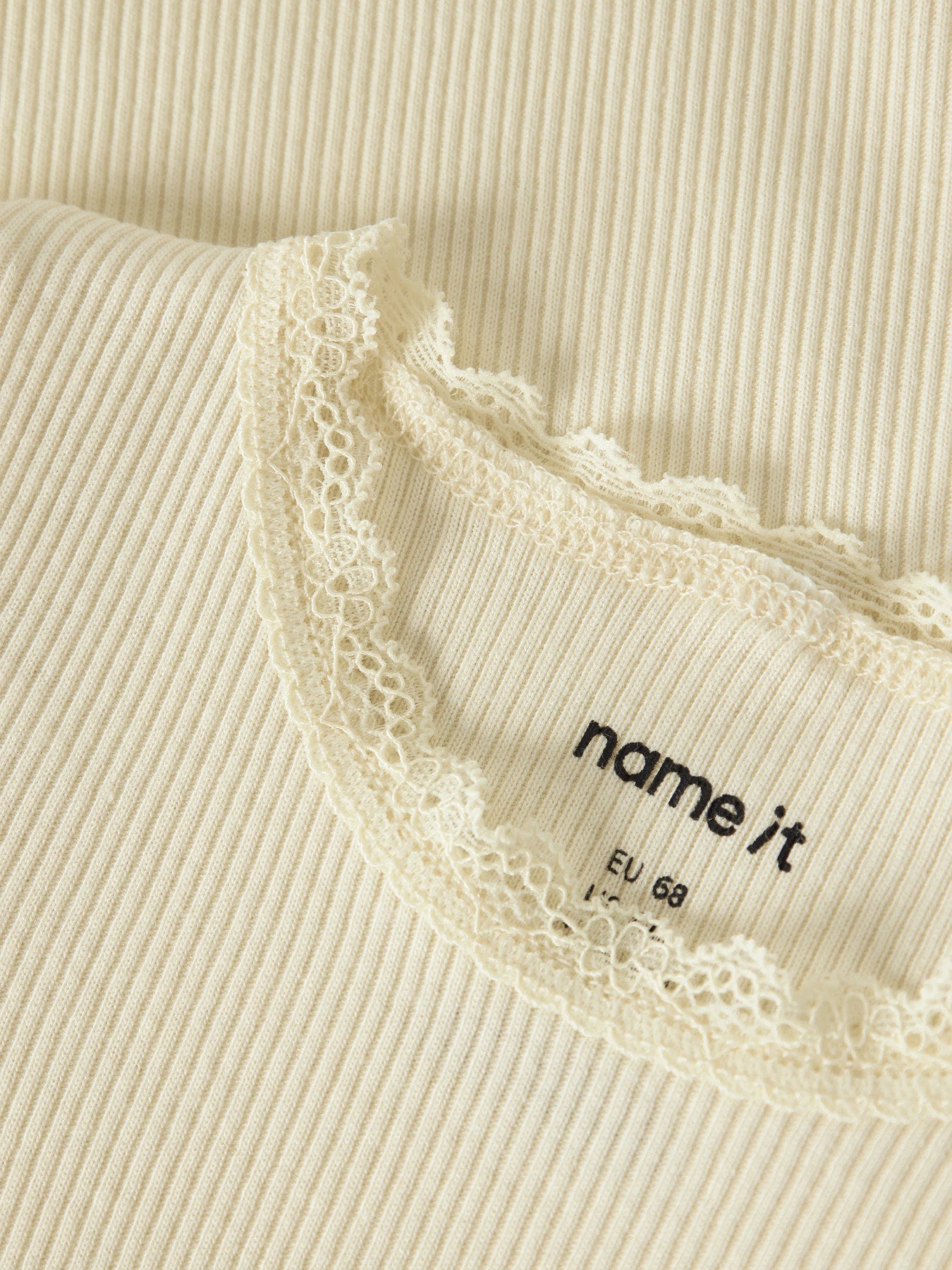 Ljus gul kortärmad body till bebis flicka. Baby body i ekologisk bomull från Name it.
NBFKAB SS BODY NOOS
13218873