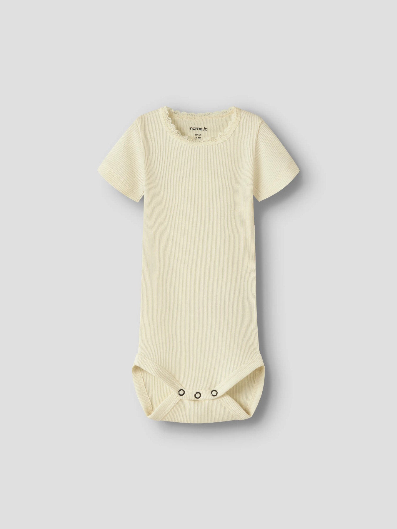 Ljus gul kortärmad body till bebis flicka. Baby body i ekologisk bomull från Name it.
NBFKAB SS BODY NOOS
13218873