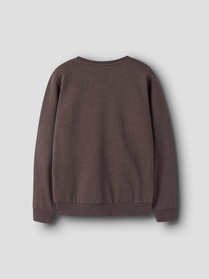 Brun långärmad sweatshirt tröja med rund o-neck till pojke. Barnkläder sweat tröja till ungdom kille.
NKMVIMO LS SWEAT BRU NOOS
13220321