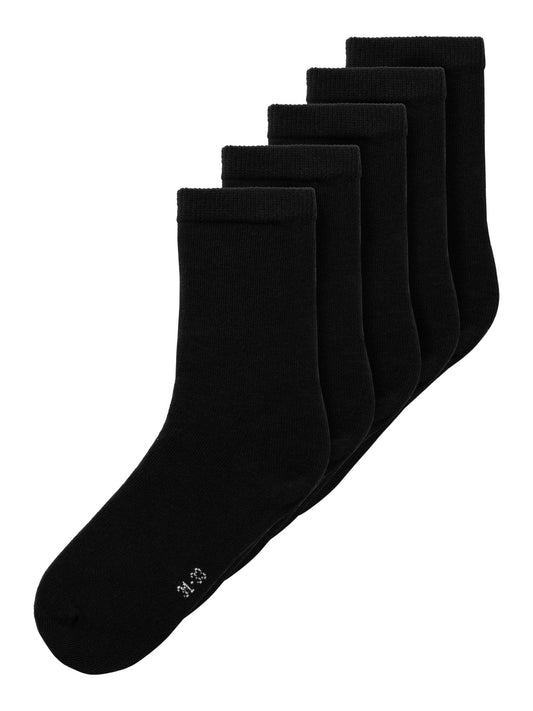 Svarta ribbstickade strumpor för barn i 5-pack från Name It.