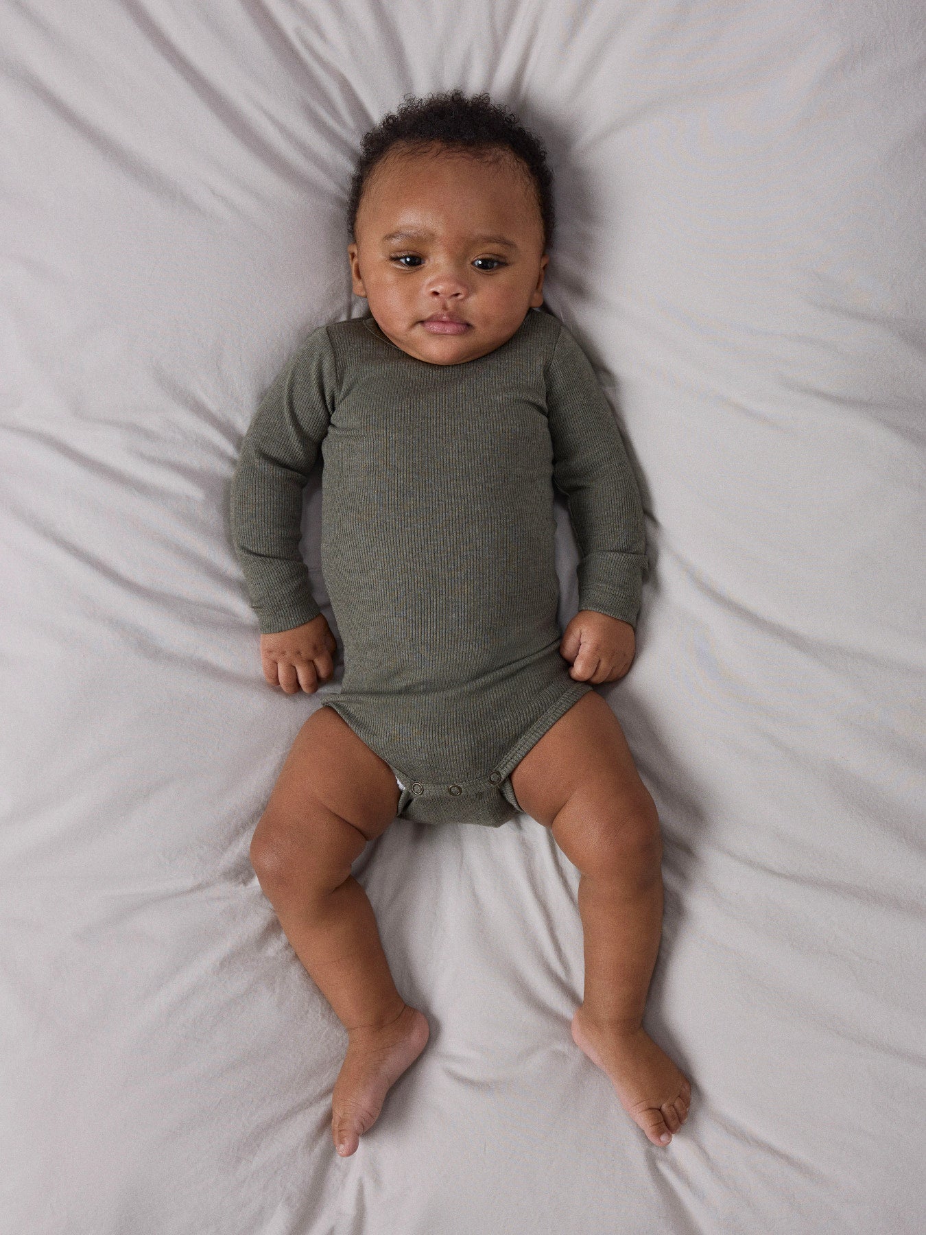 Oliv grön baby body till nyfödd pojke och flicka. Långärmad ribbad bebis body i ekologisk bomull från Name it.
NBNKAB LS BODY NOOS
13226313