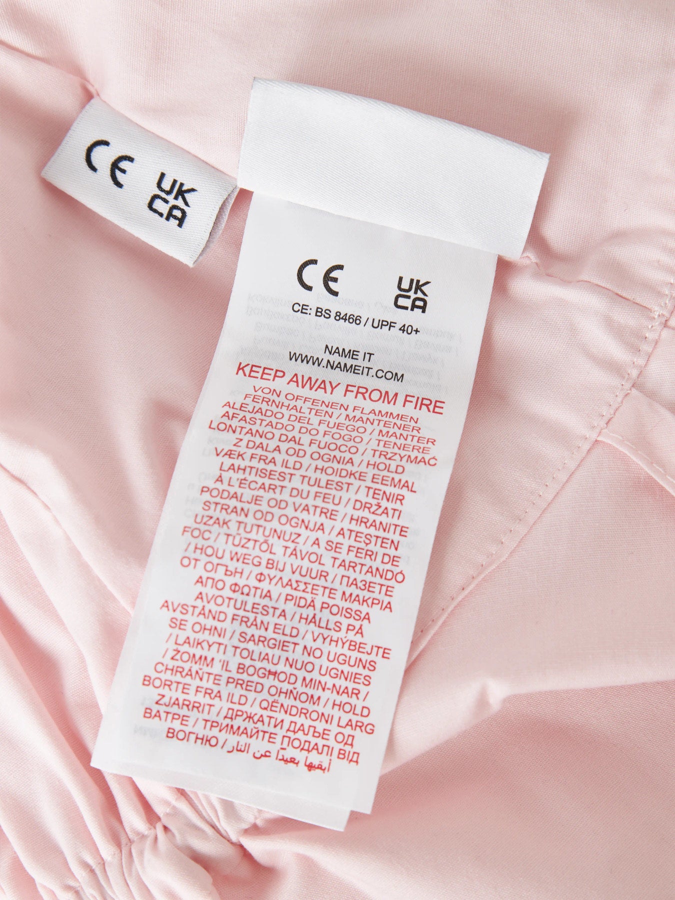Ljus rosa solhatt till barn med band att knyta under hakan. Sol hatt rosa till flicka från Name it.
NMNZILU UV HAT
13226582