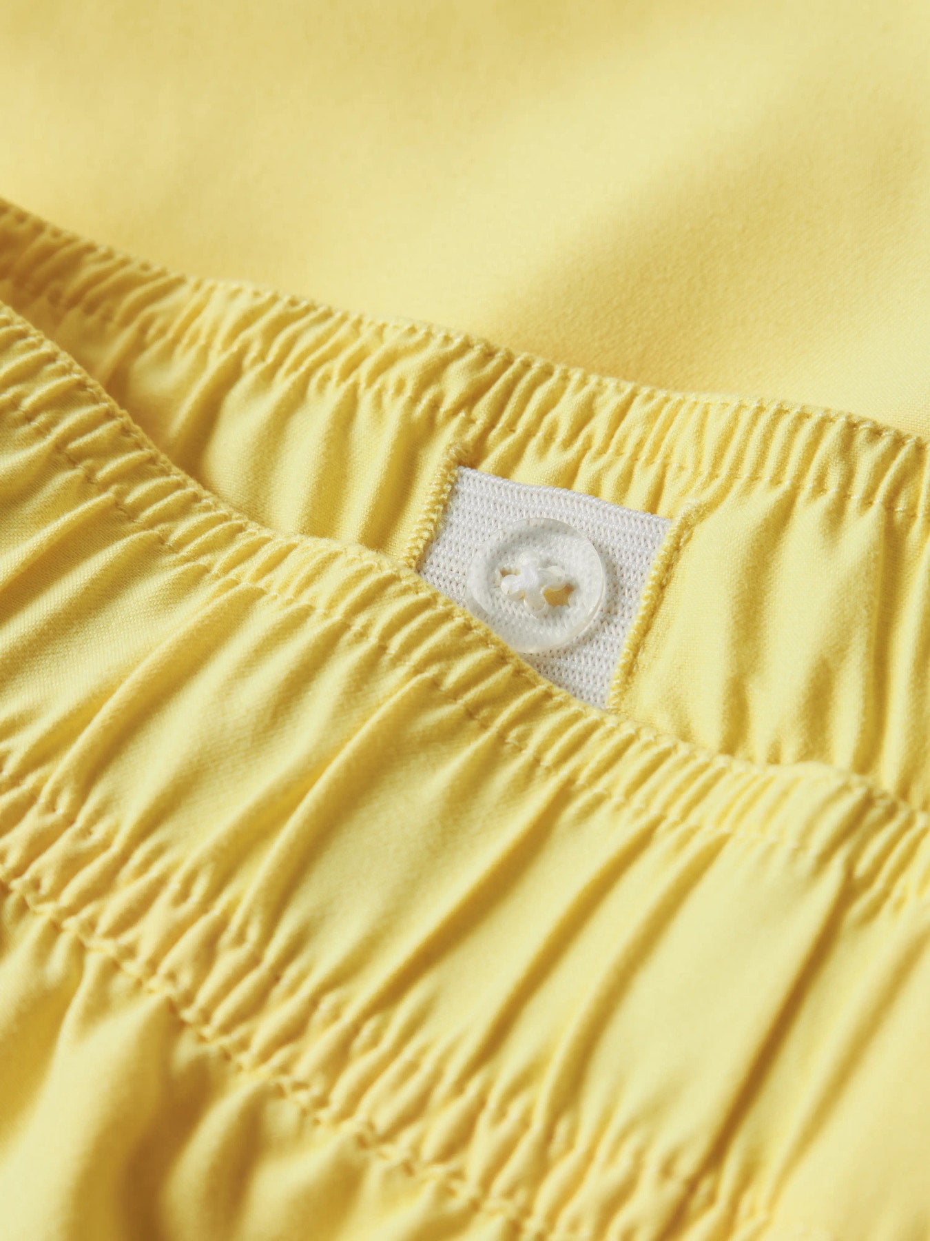 Enfärgade gula badshorts till pojke. Snygga bad shorts, badkläder till barn och ungdom kille från Name it.
NKMZABA SWIM SHORTS BOX
13226651