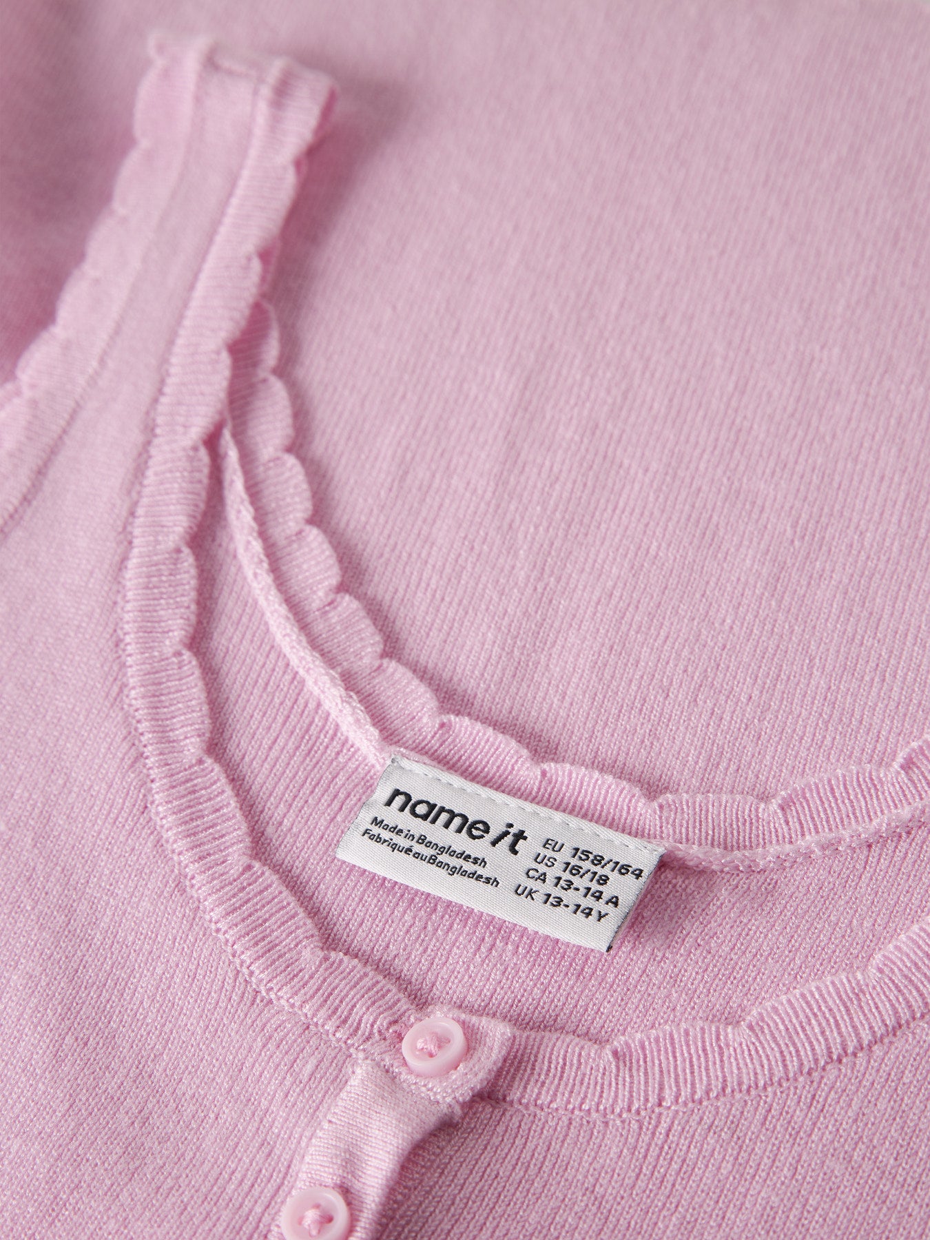 Rosa stickat linne till tjej. Ekovero linne till flicka, rosa färg. Fina detaljer och vackert, trendigt linne från Name it.
NKFFILISA KNIT STRAP TOP
13227354