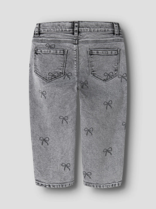 Cool mönstrad grå jeans till flicka. Jeans byxor med rosetter till liten tjej.
NMFBELLA MOM SHAPED JEANS 3555-ON NOOS
13227368