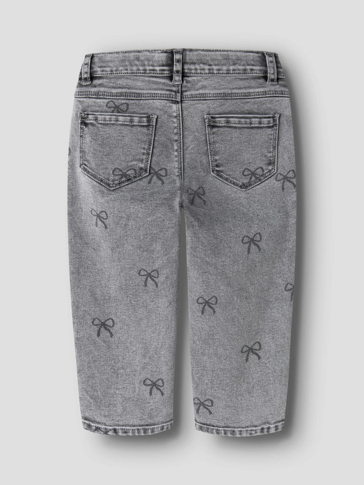 Cool mönstrad grå jeans till flicka. Jeans byxor med rosetter till liten tjej.
NMFBELLA MOM SHAPED JEANS 3555-ON NOOS
13227368