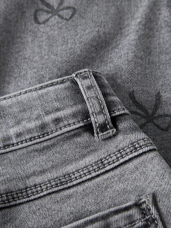 Cool mönstrad grå jeans till flicka. Jeans byxor med rosetter till liten tjej.
NMFBELLA MOM SHAPED JEANS 3555-ON NOOS
13227368