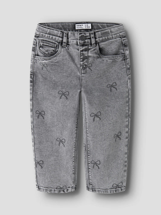 Cool mönstrad grå jeans till flicka. Jeans byxor med rosetter till liten tjej.
NMFBELLA MOM SHAPED JEANS 3555-ON NOOS
13227368