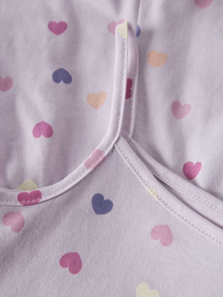 Lila jumpsuit med hjärtan i rosa och blått till flicka. Sunsuit, jumpsuit med smala axelband till flicka från Name it.
NMFVIGGA STRAP SUIT
13228171