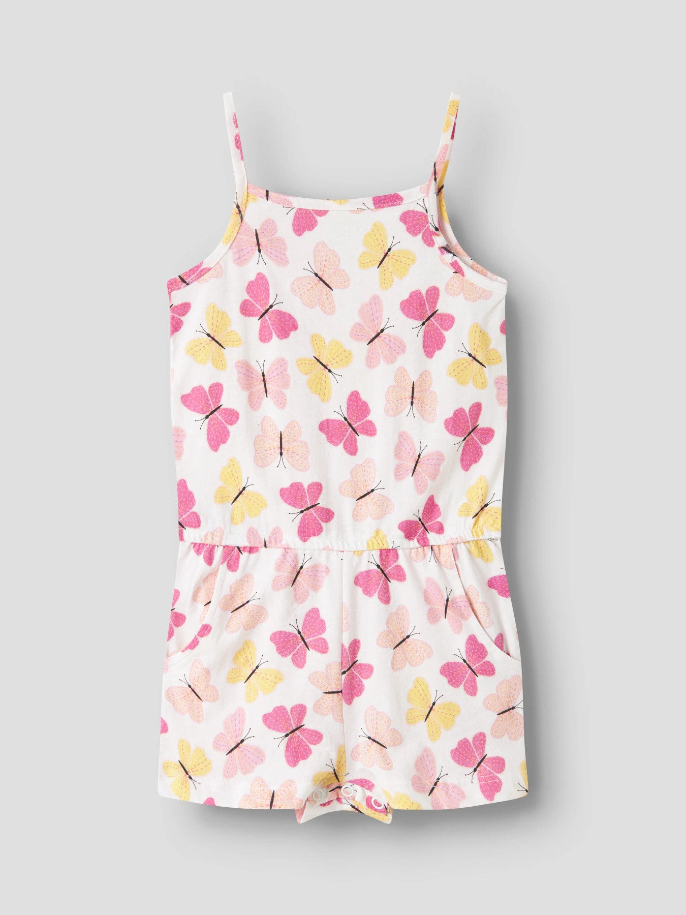 Vit jumpsuit med fjärilar i rosa och gult till flicka. Sunsuit, jumpsuit med smala axelband till flicka från Name it.
NMFVIGGA STRAP SUIT
13228171