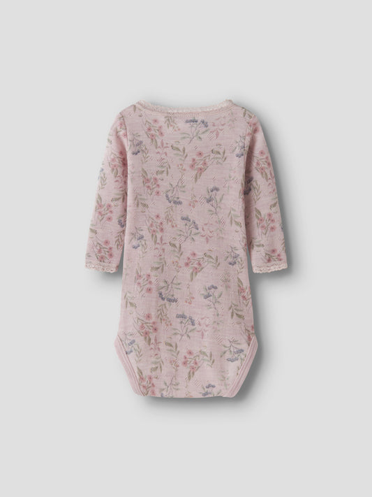 Name It Wang rosa merinoull body med blommor för baby flicka