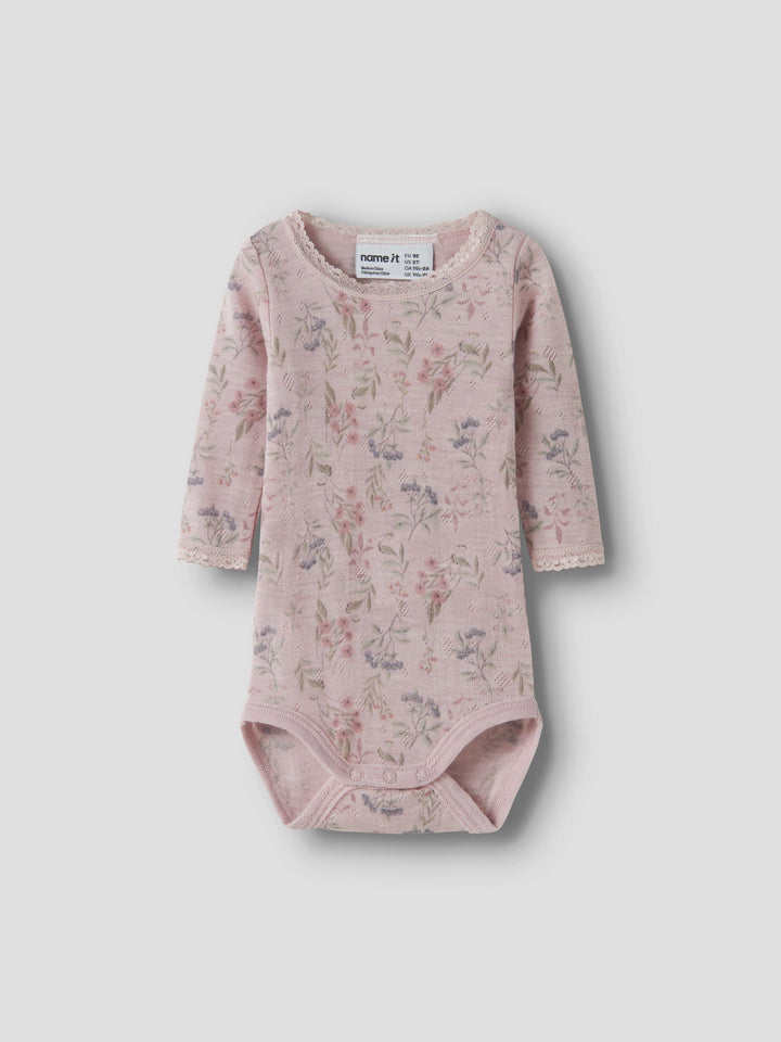 Name It Wang rosa merinoull body med blommor för baby flicka