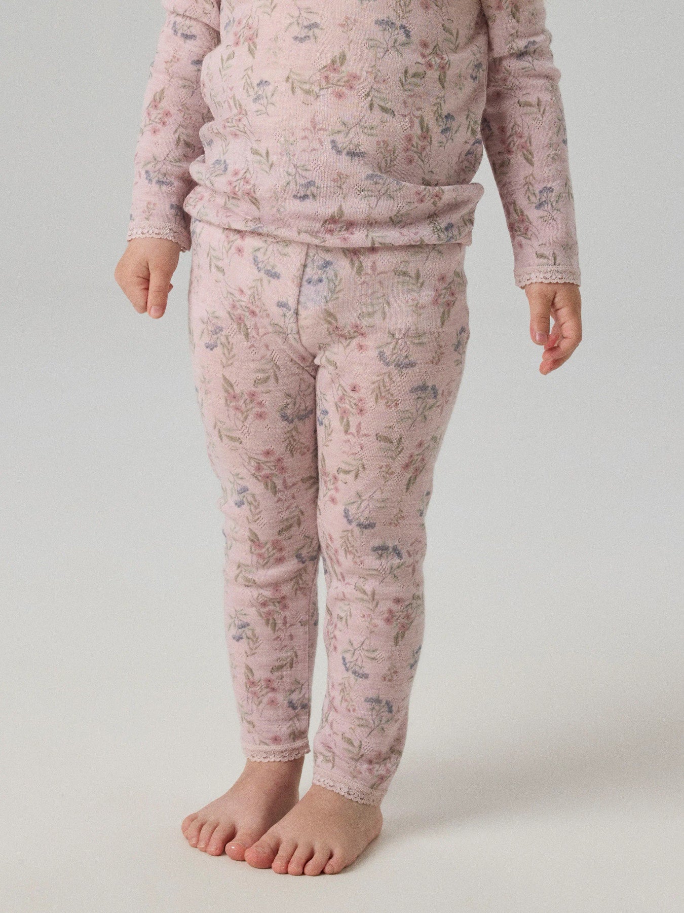 Name It Wang leggings i 100% merinoull för mini flicka med blommönster i färgen Violet Ice – style 13228434