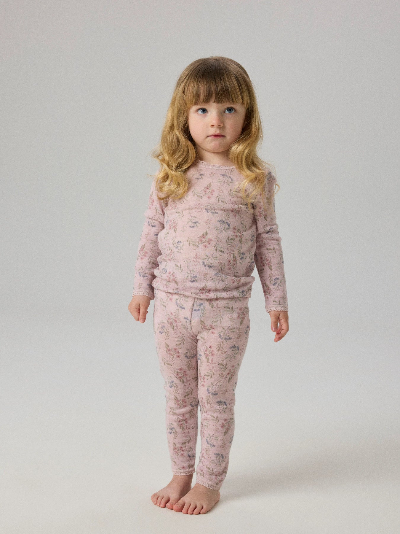 Name It Wang leggings i 100% merinoull för mini flicka med blommönster i färgen Violet Ice – style 13228434