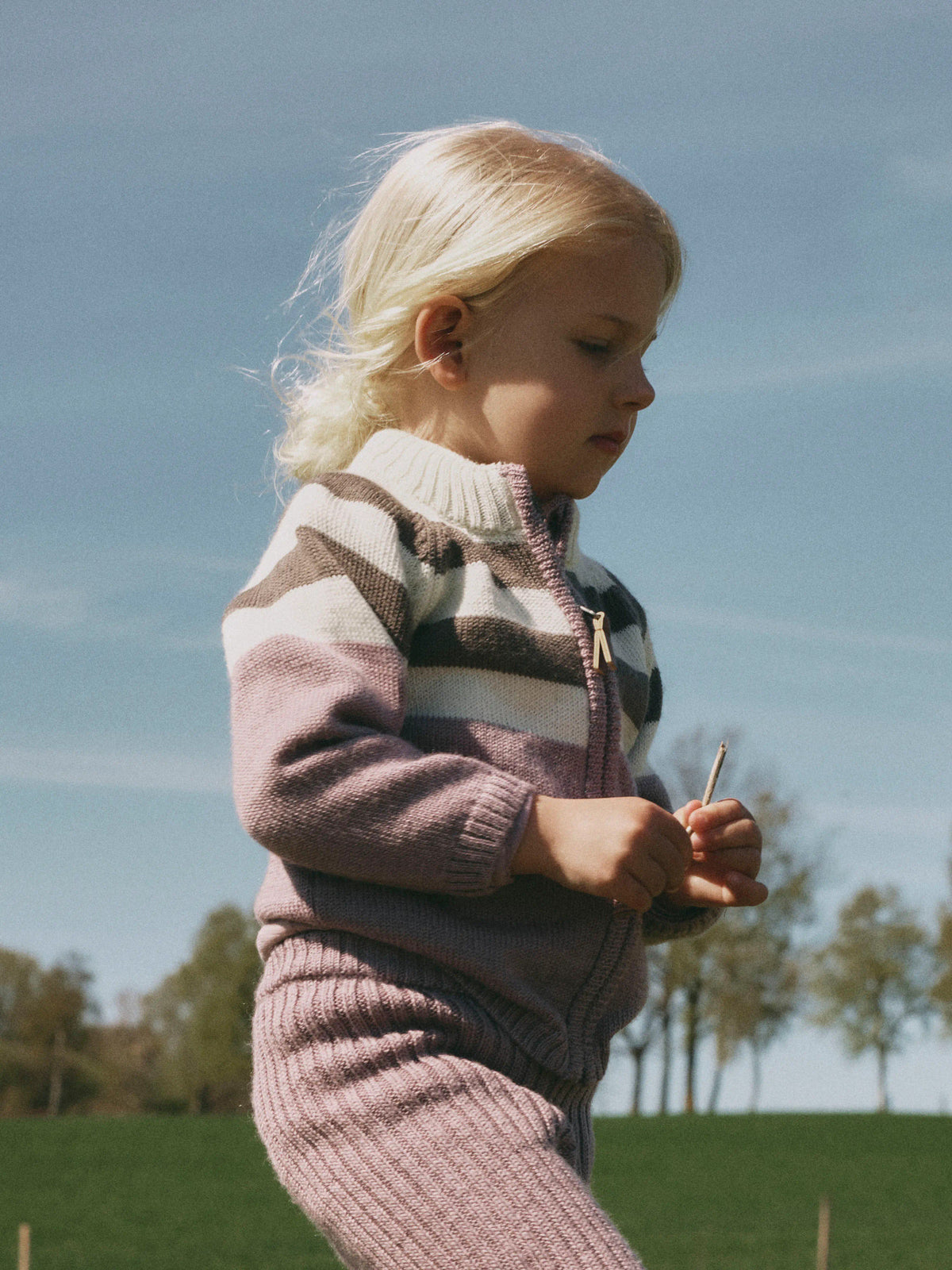 Name It Wriss stickad ullkofta för flicka med ränder och dragkedja