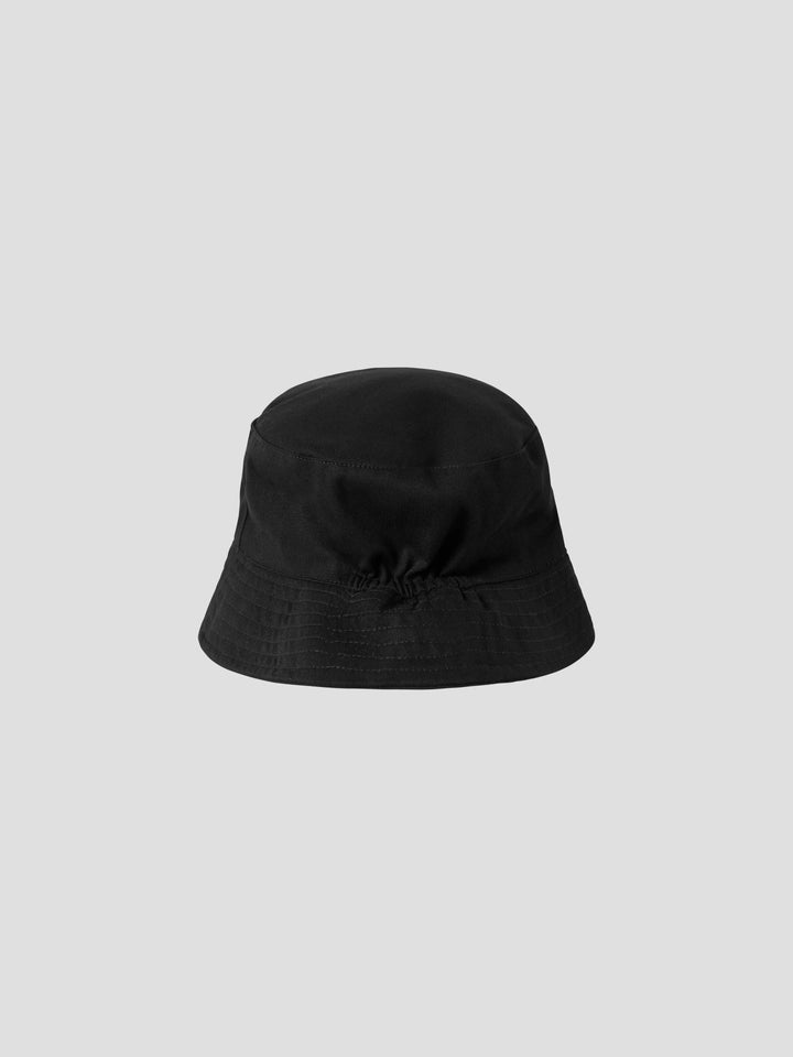 Svart bucket hat till barn. Solhatt, fiskarhatt till flicka och pojke. Beige hatt buckethat från Name it.
NKNOLO BUCKET HAT
13228693