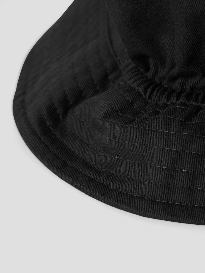 Svart bucket hat till barn. Solhatt, fiskarhatt till flicka och pojke. Beige hatt buckethat från Name it.
NKNOLO BUCKET HAT
13228693