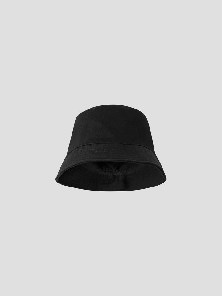 Svart bucket hat till barn. Solhatt, fiskarhatt till flicka och pojke. Beige hatt buckethat från Name it.
NKNOLO BUCKET HAT
13228693
