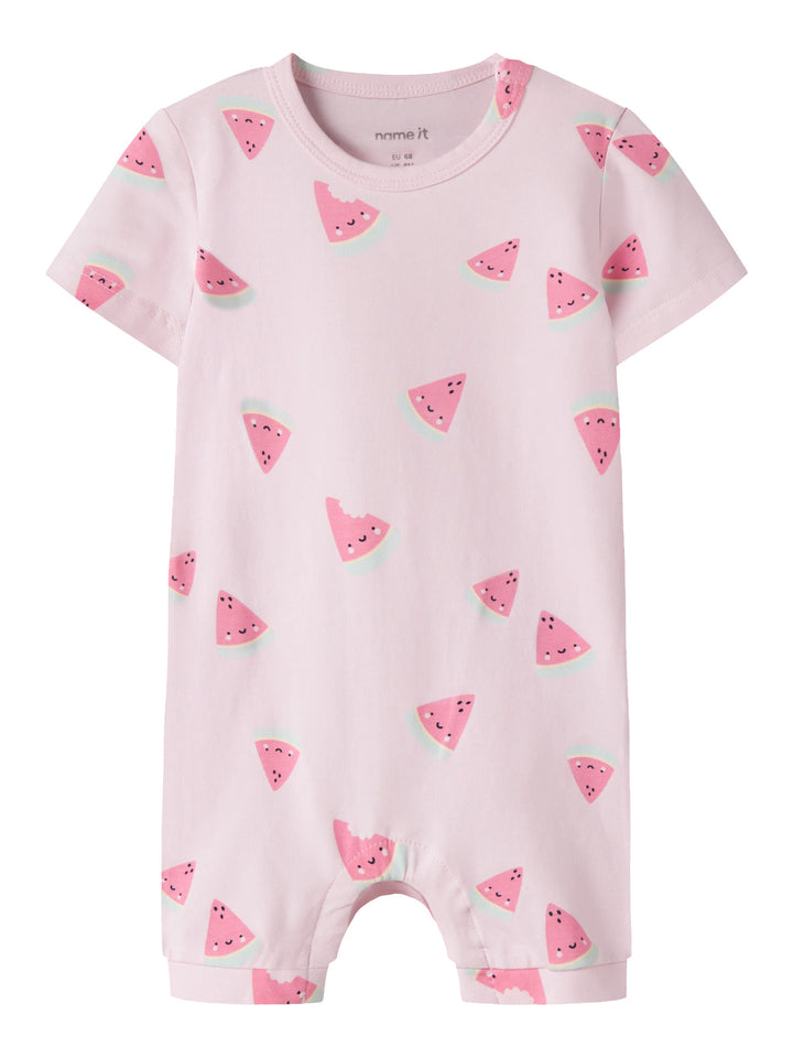 Ljus rosa sunsuit till baby flicka. Soloverall soldräkt till nyfödd bebis flicka. Mönstrad bodysuit med meloner, onesies från Name it, ekologiska bebis kläder.
NBFVANDORA SUNSUIT BOX
13229241