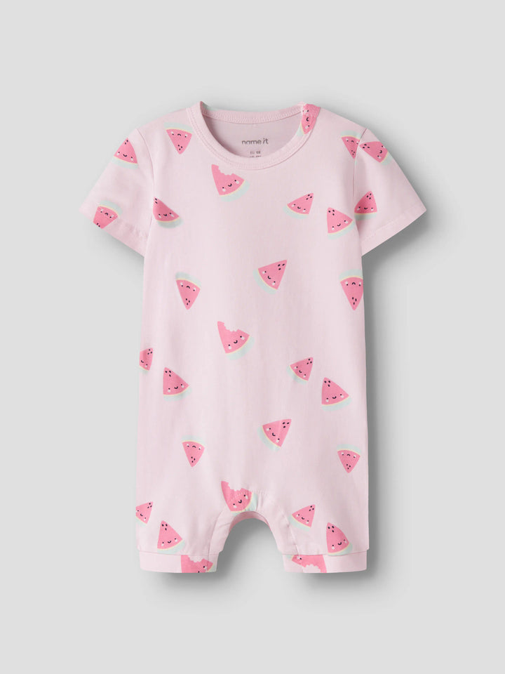 Ljus rosa sunsuit till baby flicka. Soloverall soldräkt till nyfödd bebis flicka. Mönstrad bodysuit med meloner, onesies från Name it, ekologiska bebis kläder.
NBFVANDORA SUNSUIT BOX
13229241