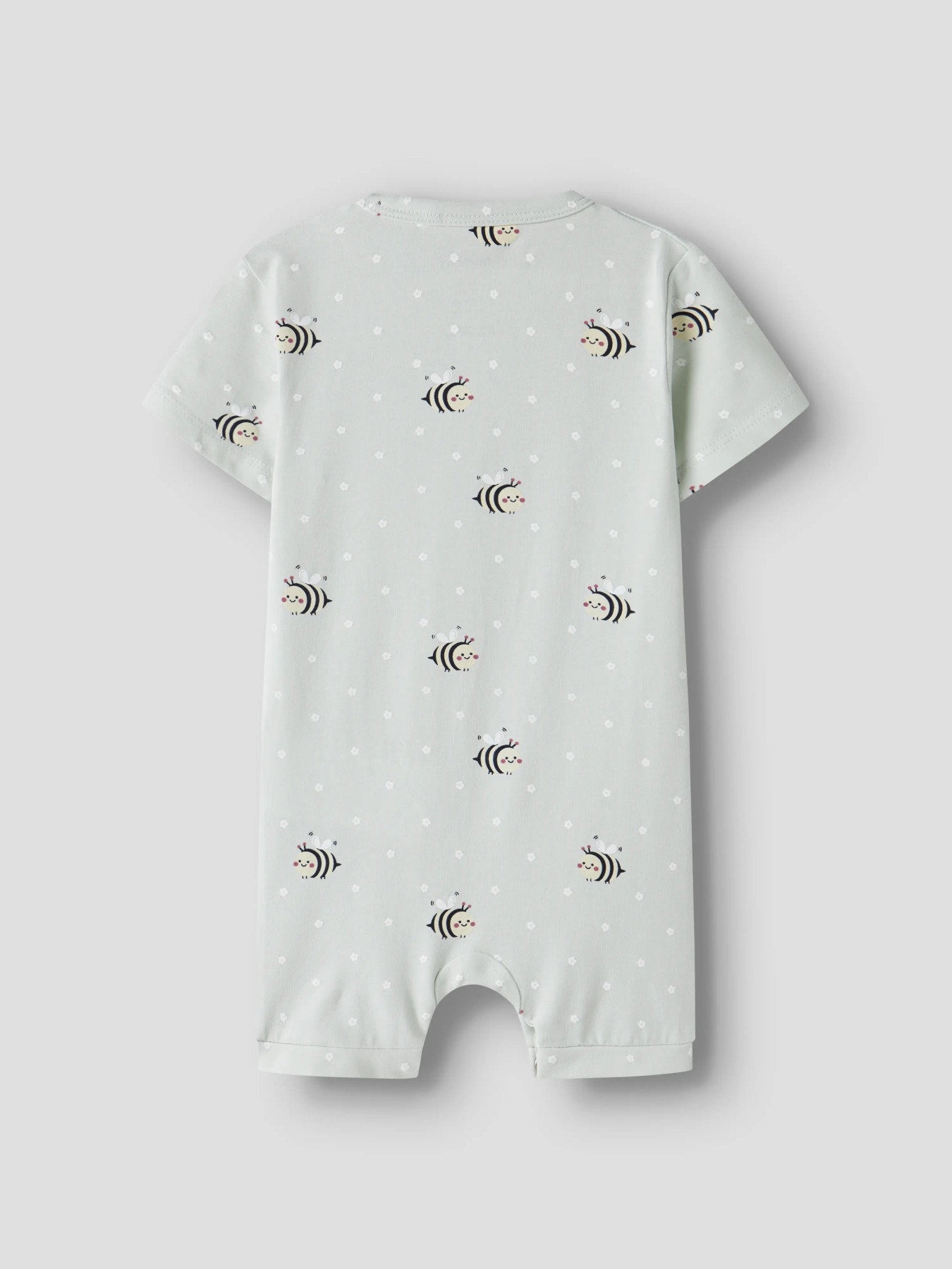 Grön prickig sunsuit till baby flicka. Soloverall soldräkt till nyfödd bebis flicka. Mönstrad bodysuit med bin, onesies från Name it, ekologiska bebis kläder.
NBFVANDORA SUNSUIT BOX
13229241