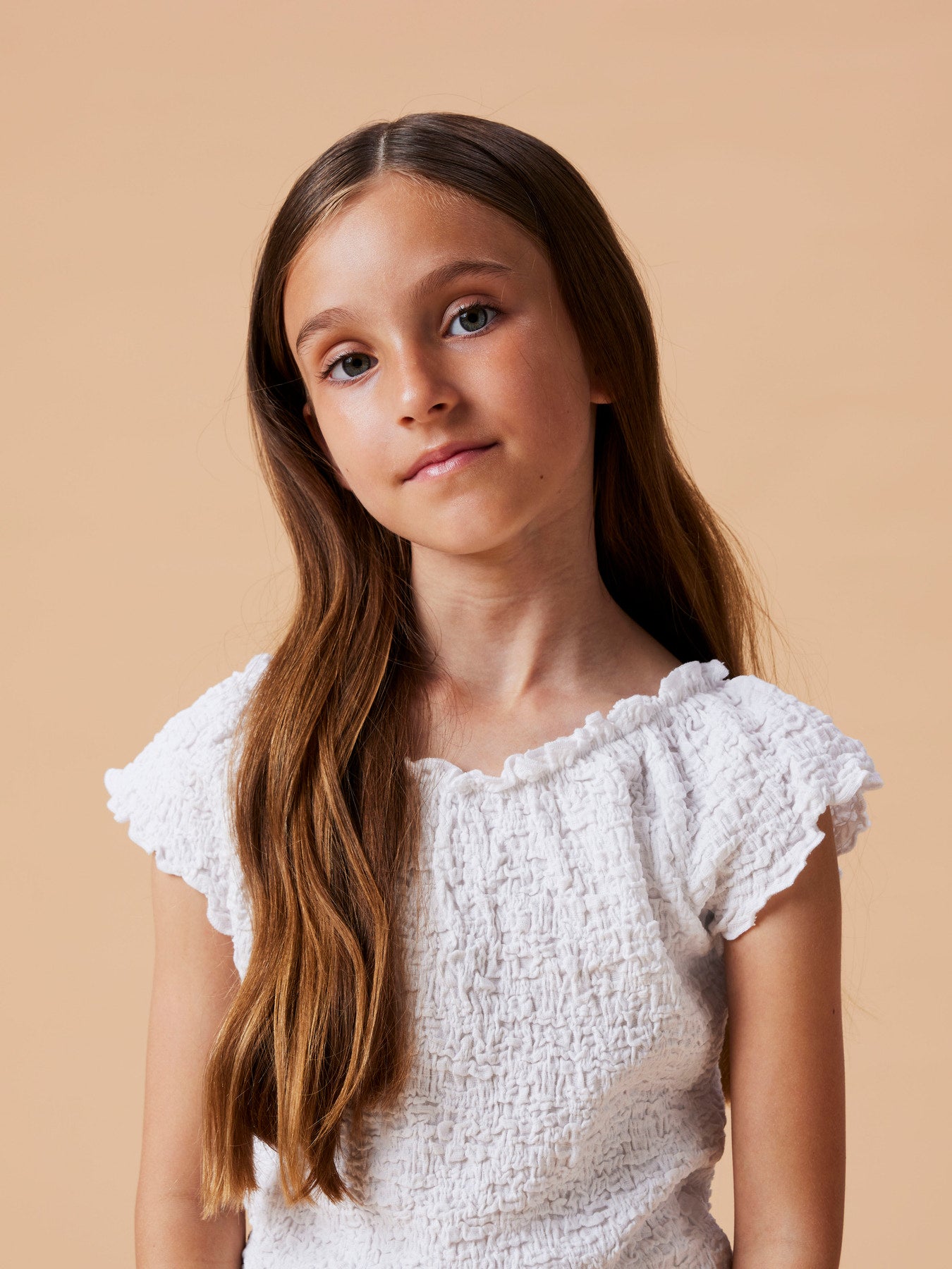 Vit kortärmad topp till flicka. Fin rynkig t-shirt till tjej från Name it.
NKFHALISSE SS TOP NOOS
13229981