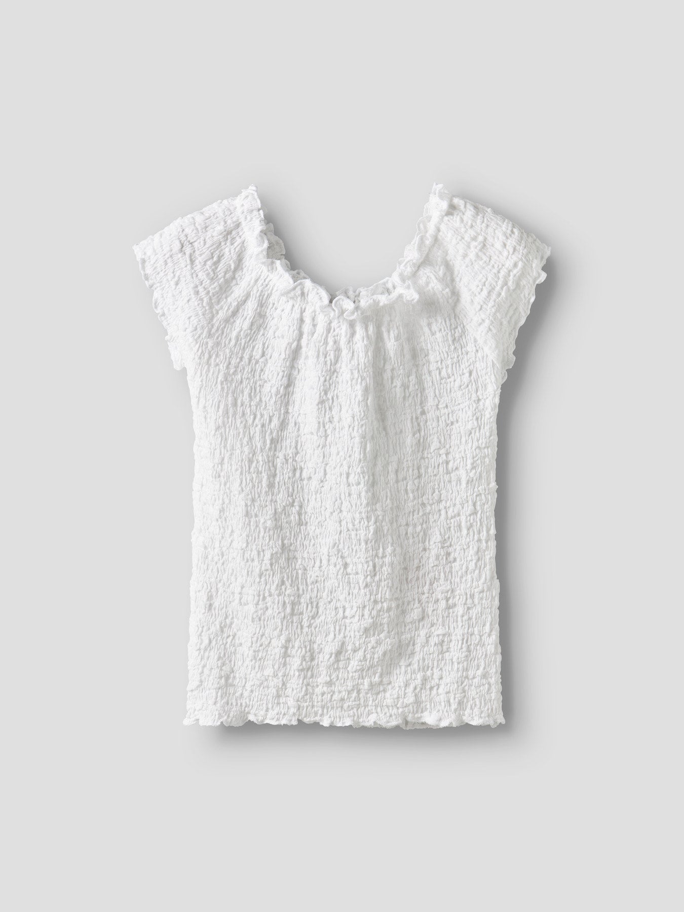 Vit kortärmad topp till flicka. Fin rynkig t-shirt till tjej från Name it.
NKFHALISSE SS TOP NOOS
13229981