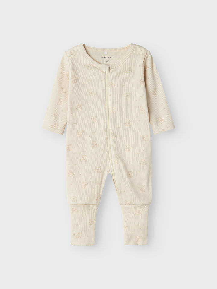 Ribbad baby pyjamas till nyfödd bebis flicka och pojke. Ekologisk baby pyjamas med dragkedja mönstrad med koala björnar. Pyjamas med valbar fot, så du väljer själv om du vill ge din baby pojke och bebis flicka pyjamas med fot eller utan fot.
NBNNIGHTSUIT ZIP FF RAINY KOALA NOOS
13232747