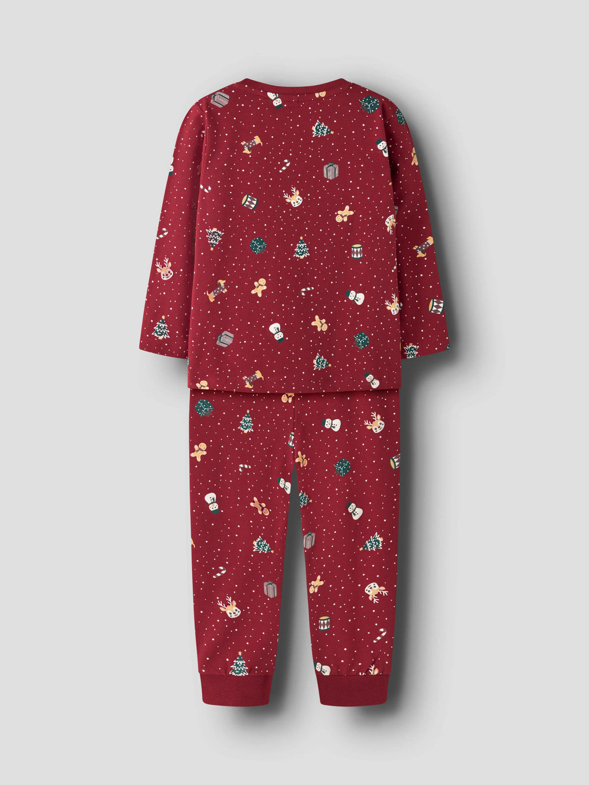 Name It Vismas mörkröd tvådelad julpyjamas för barn med renar, pepparkaksgubbar, snögubbar och julgranar.