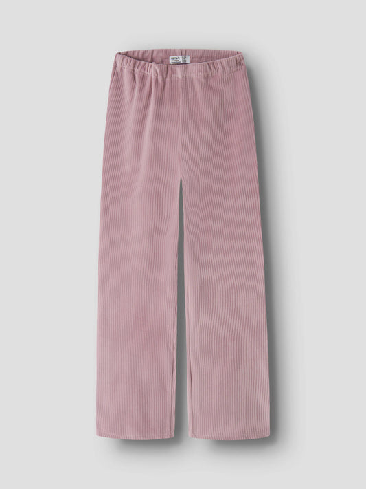Name It Veloa ribbad velourbyxa för flicka i dov rosa färg med raka vida ben framifrån