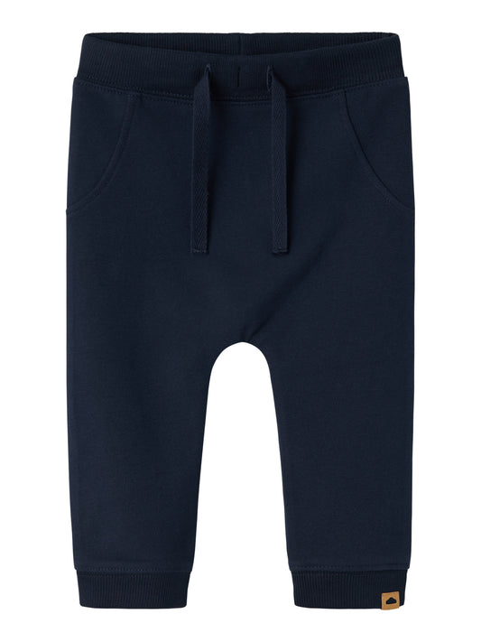 Blå unisex sweat byxa till baby flicka och bebis pojke. Unisex byxa till nyfödd i ekologisk bomull från Name it.
NBNTAKKI SWEAT PANT NOOS
13235556