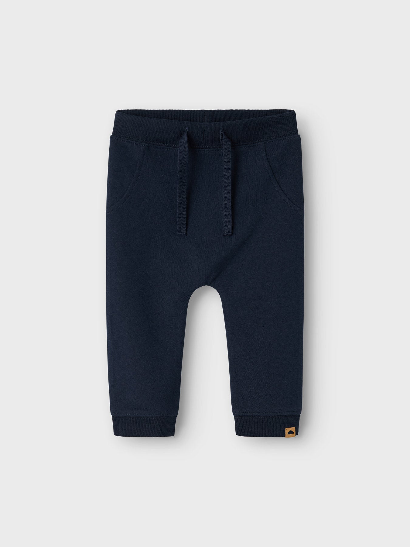 Blå unisex sweat byxa till baby flicka och bebis pojke. Unisex byxa till nyfödd i ekologisk bomull från Name it.
NBNTAKKI SWEAT PANT NOOS
13235556