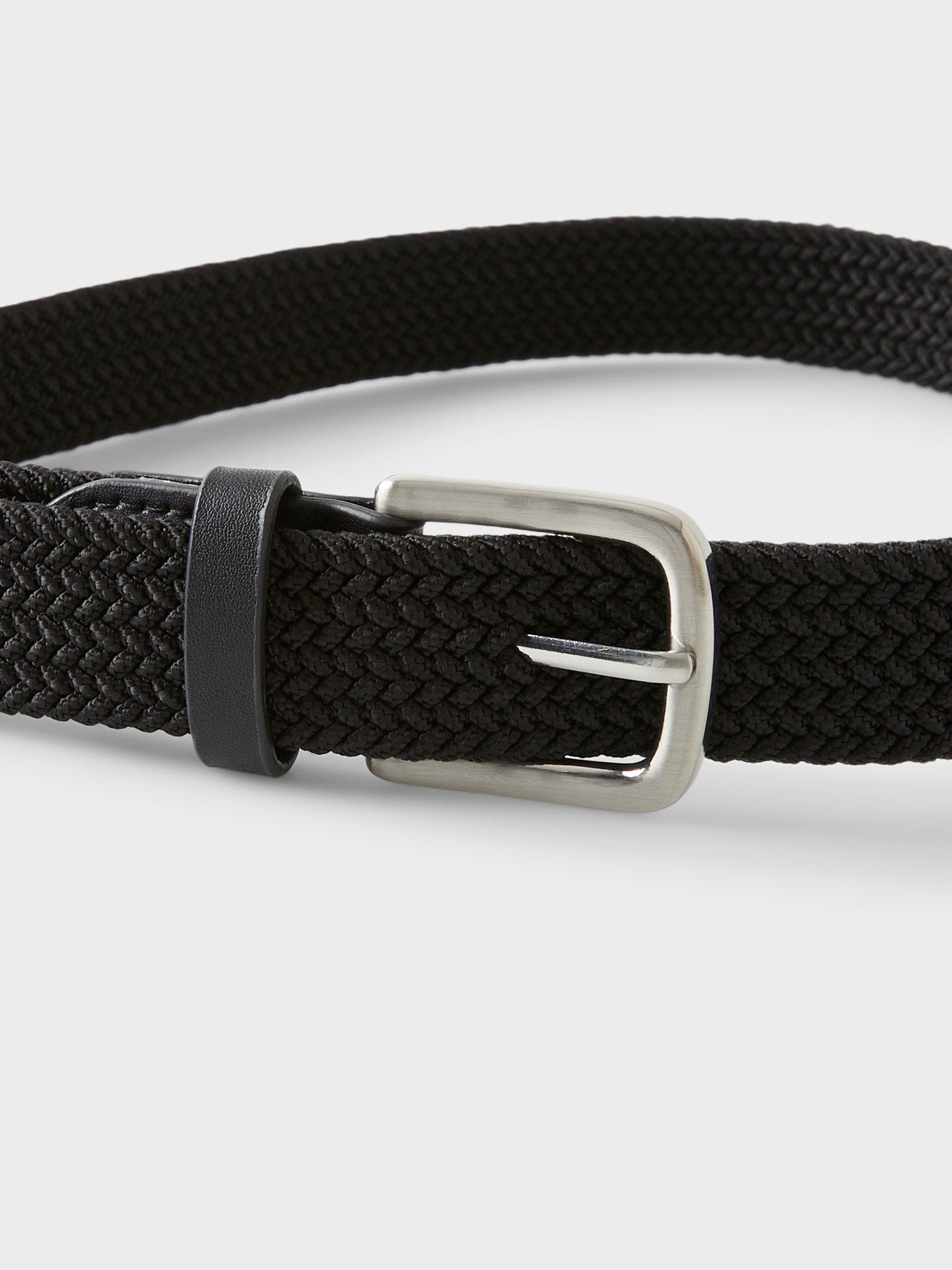 Name It flätat svart bälte med stretch för barn pojke i färgen Black.