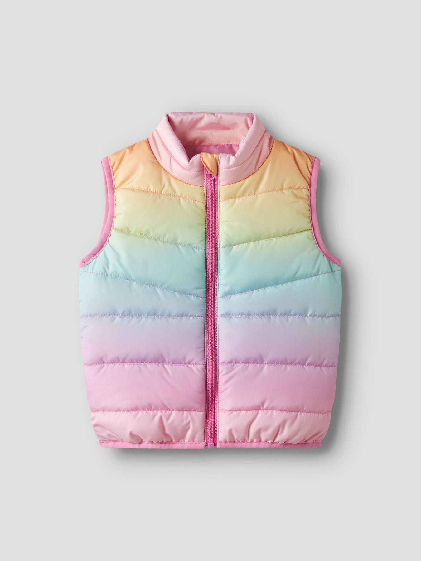 Rosa, gul och blå färgglad täckväst i regnbåge färger till flicka. Lättvikts väst från Name it till barn.
NMFMYLANE VEST AOP3
13237541