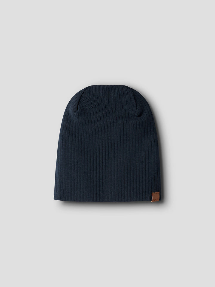 Ribbad mörk blå tunn vår mössa till pojke. Mjuk skön mössa i ekologisk bomull från Name it.
NMNMEX BEANIE
13238330